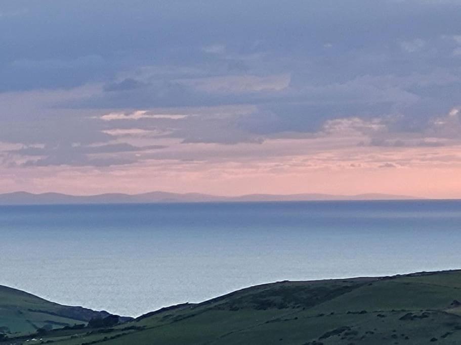 Villa Amazing Coastal & Sunset Views In Eryri à Llanllyfni Extérieur photo