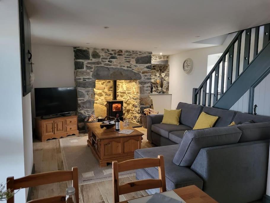 Villa Amazing Coastal & Sunset Views In Eryri à Llanllyfni Extérieur photo
