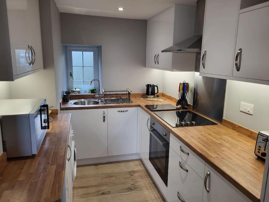Villa Amazing Coastal & Sunset Views In Eryri à Llanllyfni Extérieur photo