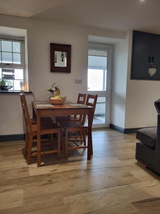 Villa Amazing Coastal & Sunset Views In Eryri à Llanllyfni Extérieur photo